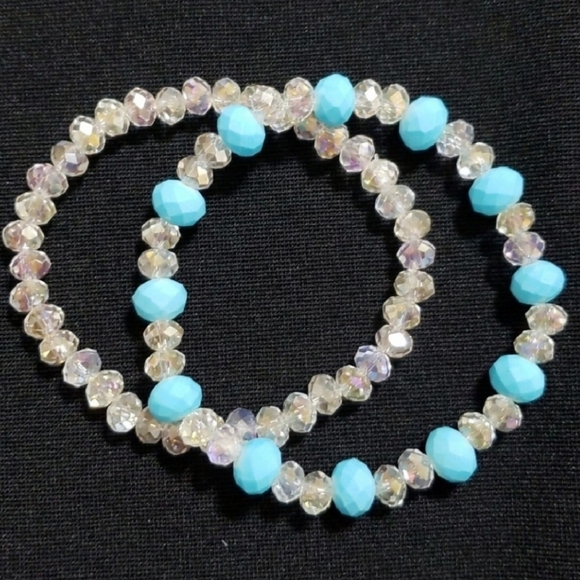 CRYSTAL WHITE AND BLUE BEAD STRETCH BRACELET HANDMADE - Picture 6 of 6